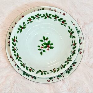 NWT Gibson Christmas 7" single bowl holly and berry pattern